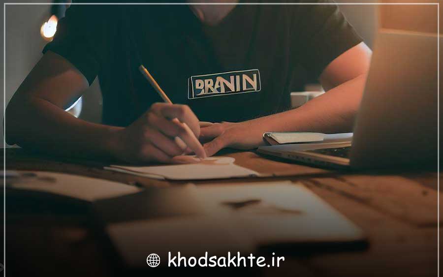 روی نام و برند شخصی خودتان نیز کار کنید. بسیاری از افراد و مشتریان شما، بیش از آن که دوست داشته باشند با یک برند و یک اسم شرکت، کار کنند